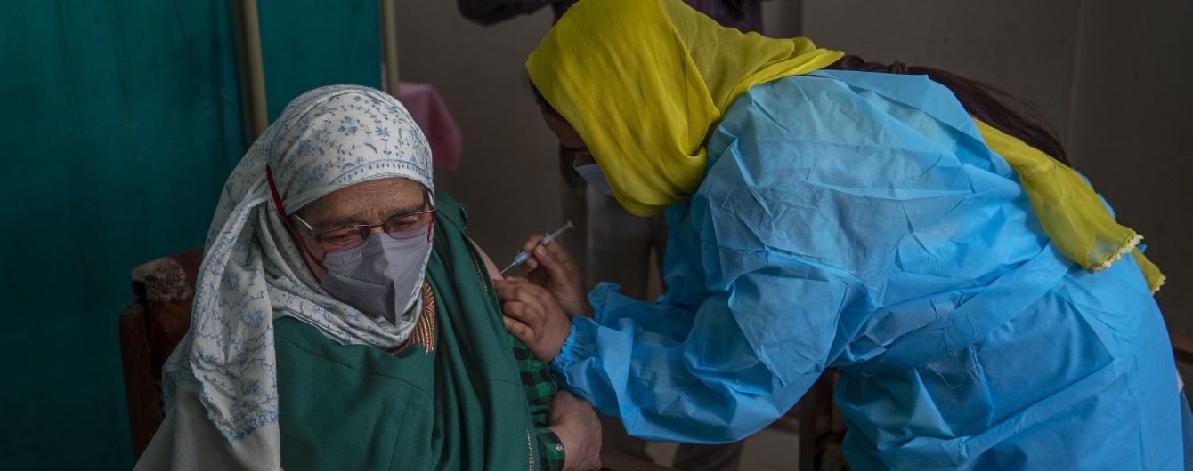 Індія зупиняє експорт препарату Covishield, яким вакцинують українців