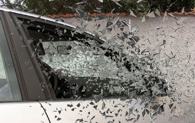 У Польщі авто пірнуло у воду: сім’я з дітьми не змогла вибратися з пастки