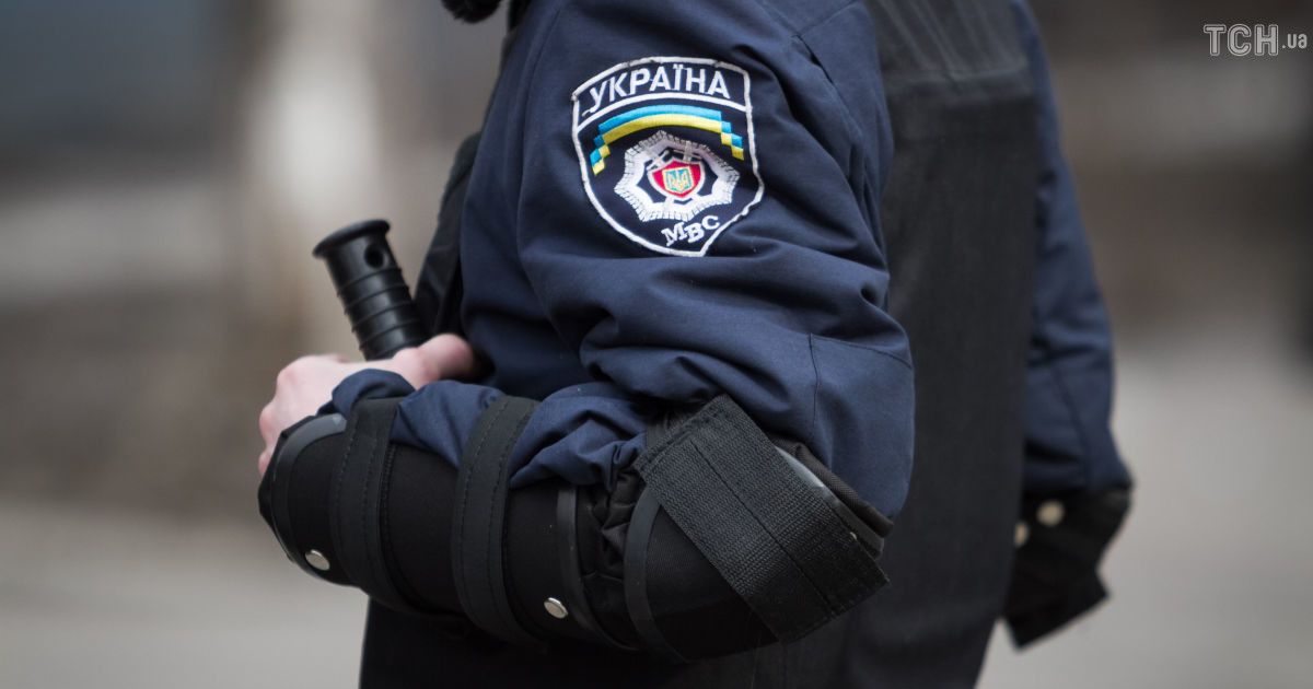 Хотів “заспокоїти” дітей: у Тернополі чоловік влаштував стрілянину на дитмайданчику