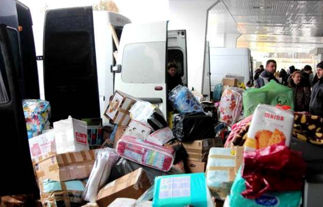 На кордоні затримали “італійський бус” з посилками на півмільйона гривень: товар вилучили