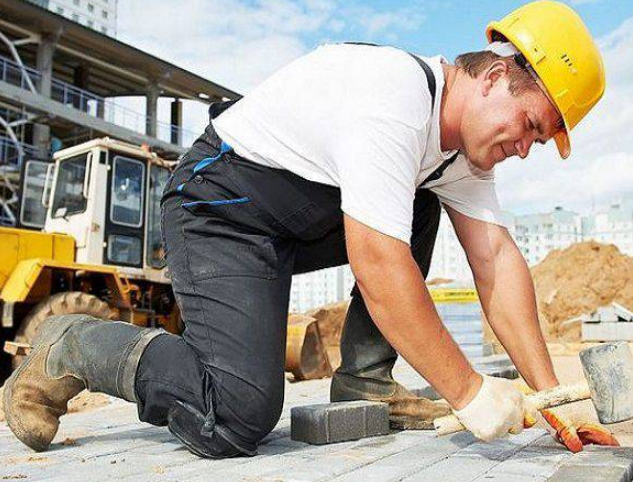 Коли почнуть вакцинувати українських заробітчан у Польщі: назвали дату