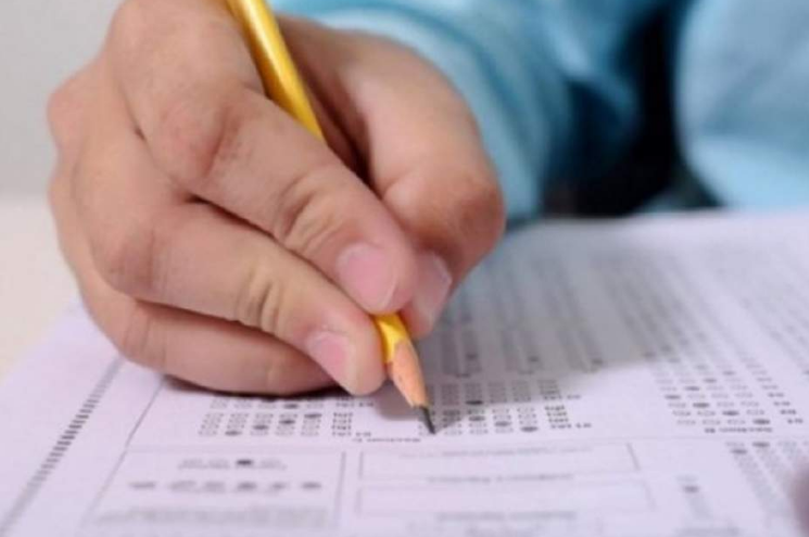 Випускникам анулювали результати ЗНО: що сталося?