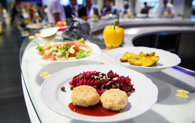 Без ковбас та консервів: українським школярам оновили меню