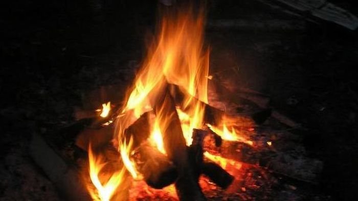 У Дніпрі чоловік для приготування їжі розпалив у квартирі багаття