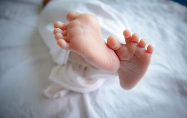 Під Рівним лікарі серед ночі приймали пологи у жінки, яка заблукала в лісі