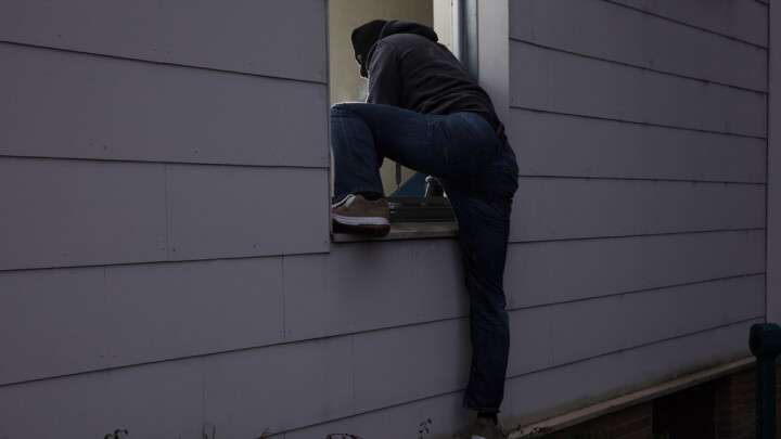 У Дніпрі чоловік пограбував школу