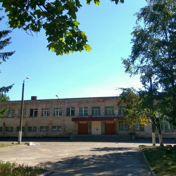 У Рівненській школі урочистий захід провели під російську музику