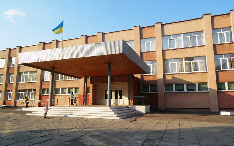 Директорам всіх львівських шкіл підвищили зарплату до 1000 доларів