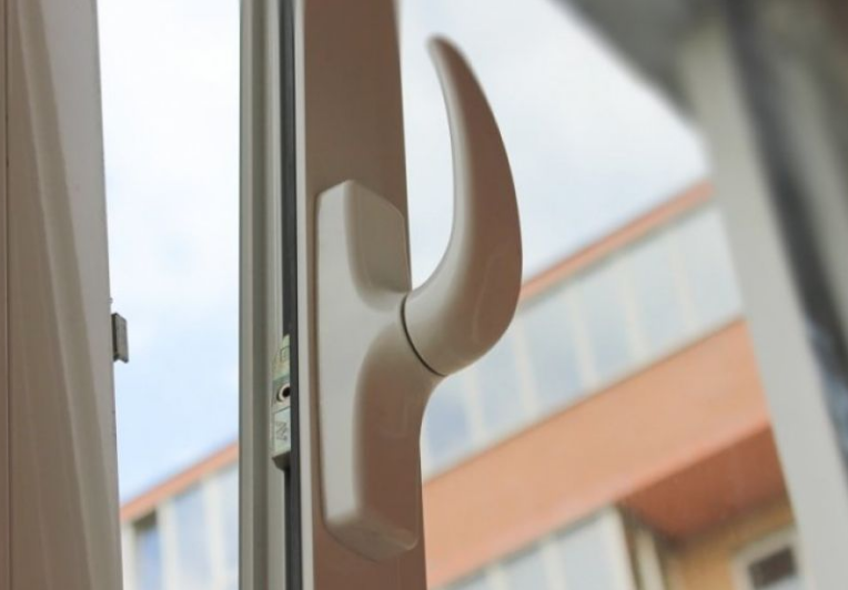 У Вінницькій області 3-річний хлопчик випав з балкону п’ятого поверху