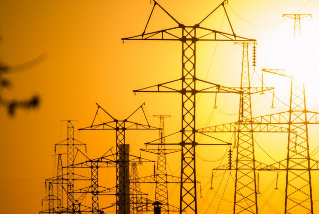 В Україні подешевшає електроенергія, але тарифи знизяться не для всіх: хто платитиме менше