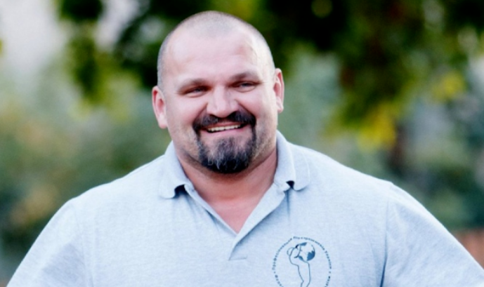 Під вигуки «Ганьба!» силач Вірастюк склав присягу народного депутата (ВІДЕО)