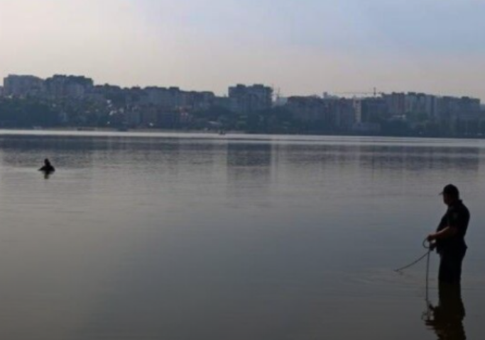 Під час нічного купання у Тернополі втопився 19-річний юнак