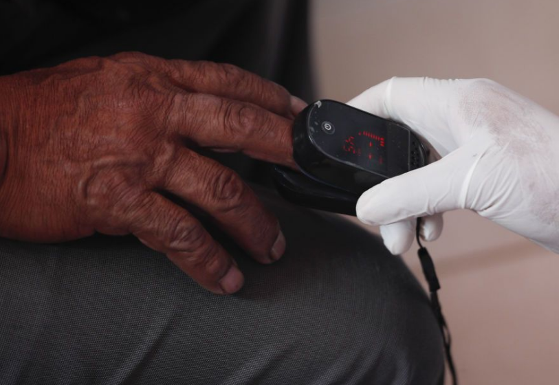 Рідні готувалися до найважчого: у Дніпрі врятували пацієнта з 100% ураженням легенів коронавірусом