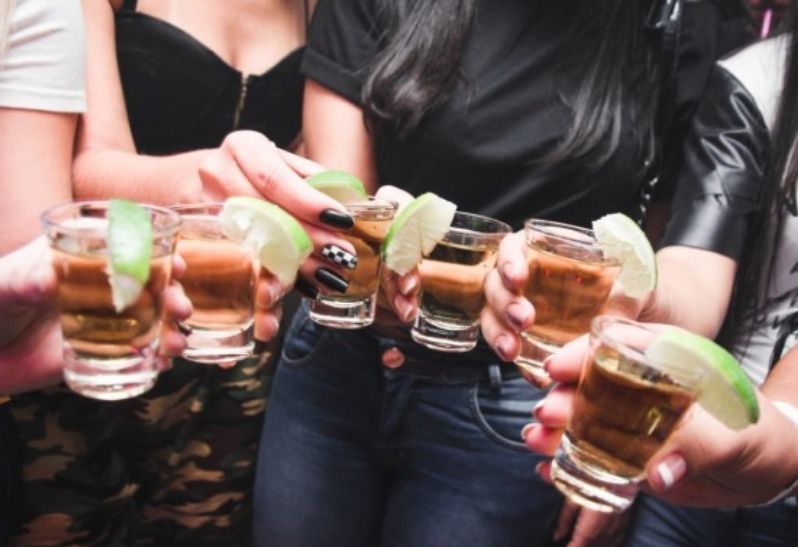 ВООЗ хоче заборонити жінкам репродуктивного віку вживати алкоголь