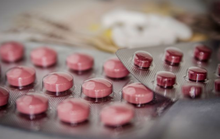 На Дніпропетровщині 12-річна дівчина наковталася таблеток