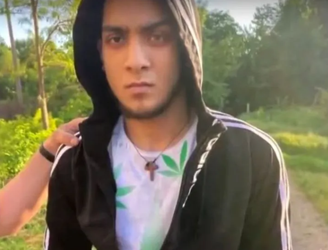 “Спокусила і підсадила на наркотики”: сім’я 16-річного хлопця звинуватила вагітну дівчину, яку він підпалив