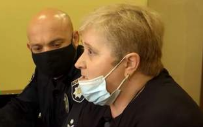 «Будеш писати кров’ю»: у Львівській області звільнили вчительку, яка погрожувала учневі ножем