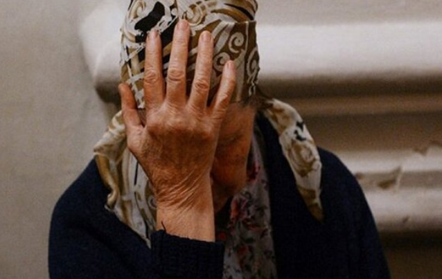 Виколола око ножицями: в Одесі 17-річна грабіжниця проникла в оселю пенсіонерки (ВІДЕО)