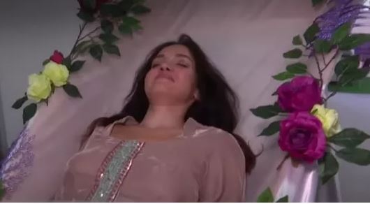 У Києві моделі лягли в труни задля виставки сучасної похоронної культури. Відео