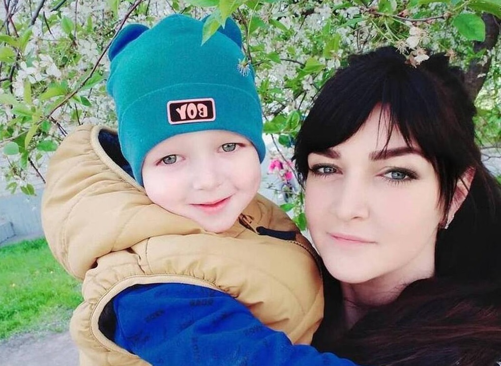 “Маленький синочок більше ніколи не побачить мами”: у жахливій ДТП загинула молода жінка, потрібна допомога