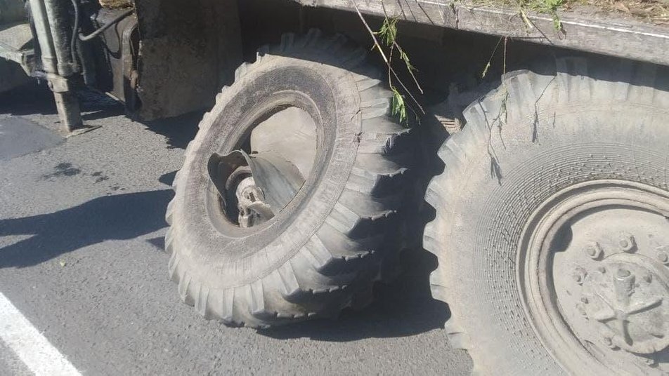 На Рівненщині колесо від вантажівки відірвало руку пішоходу
