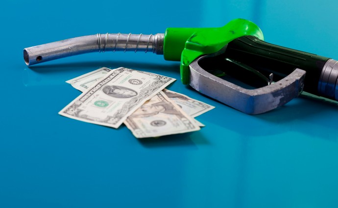 В Україні можуть злетіти ціни на бензин: нафта подорожчає до рекордної за сім років позначки