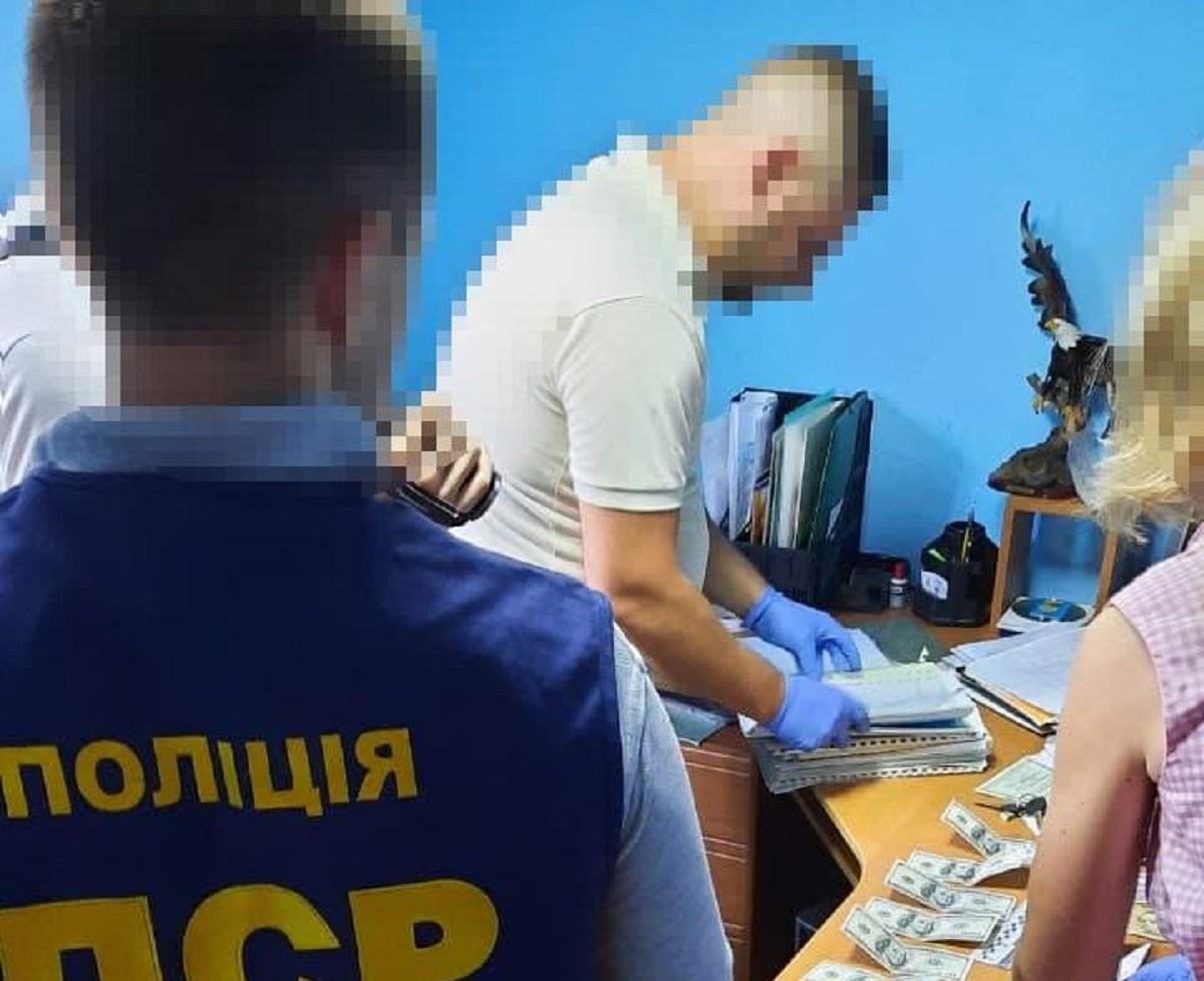 На Чернігівщині воєнком вимагав $1200 хабара за непризов до армії