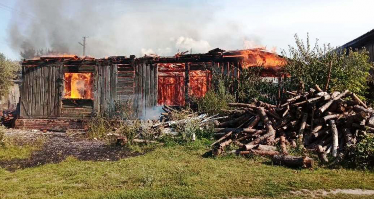 У Чернігівській області через дитячі пустощі згоріли два будинки та автомобіль