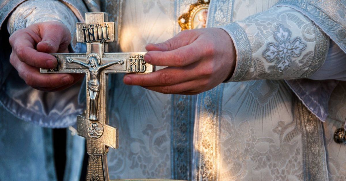 Двоє безпритульних хлопців вбили священника, який вирішив їх нагодувати