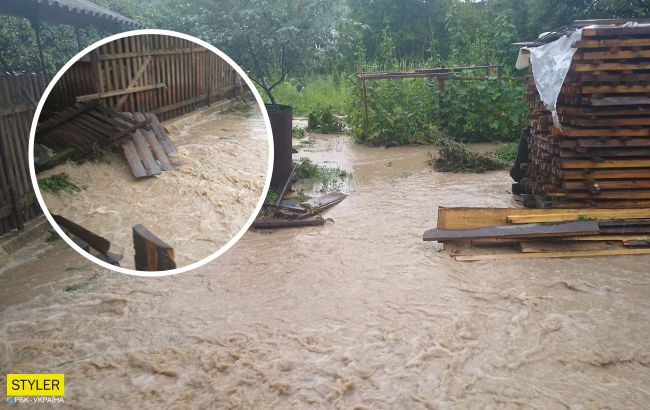 На Закарпатті зливи затопили дороги і будинки: люди по коліна у воді (відео)