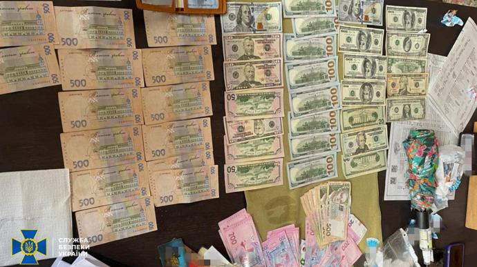 Радниця ректора київського вишу торгувала дипломами