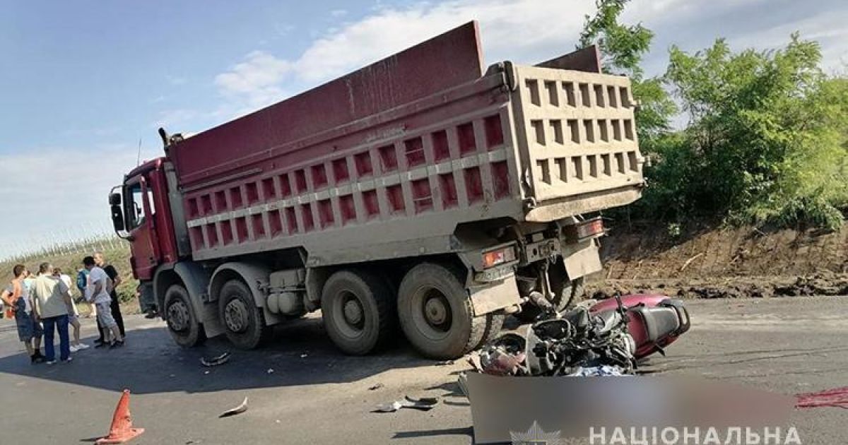 Влетів у вантажівку: 23-річний мотоцикліст загинув у Тернопільській області (фото)