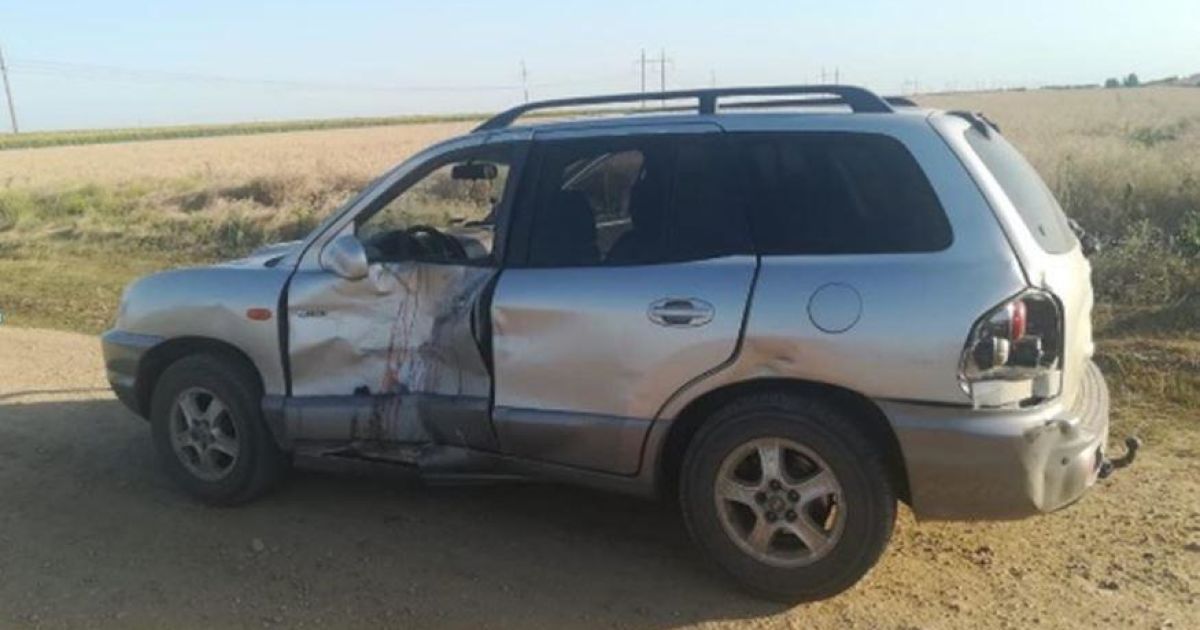 Водійка авто не пропустила мотоцикл: в Херсонській області в ДТП загинули чоловік та жінка (фото)