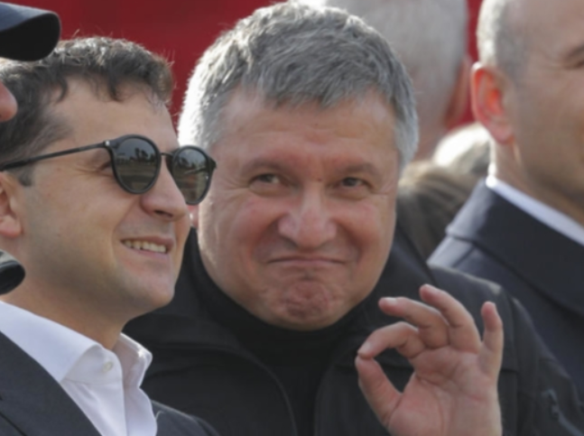 Мендель та Аваков за пів року отримали по півмільйона зарплати