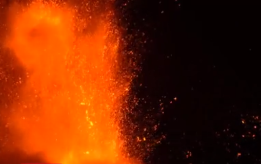 Найактивніший вулкан Європи Етна знову прокинувся. Відео