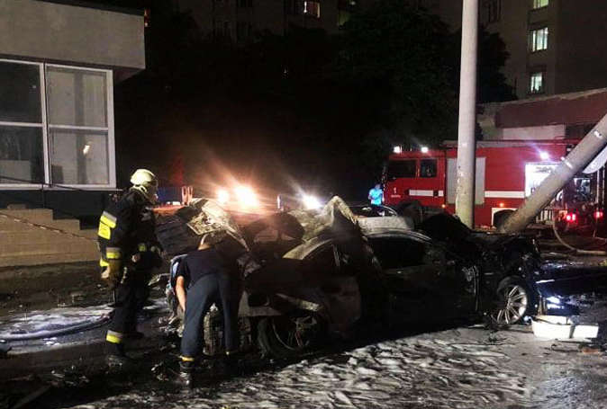 Жахлива аварія у Дніпрі. Після жорсткого зіткнення авто загорілося, є жертви (фото, відео)