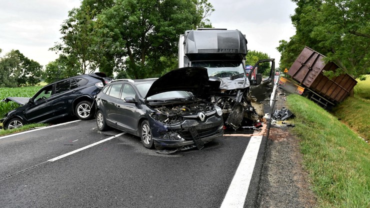 Масштабна ДТП біля Вроцлава, за участі 8 автомобілів: загинули двоє українців (фото)