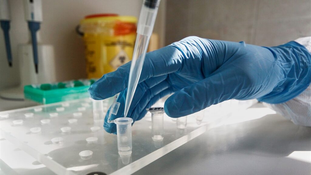 На Закарпатті у двох жінок підтвердили штам коронавірусу “Дельта”