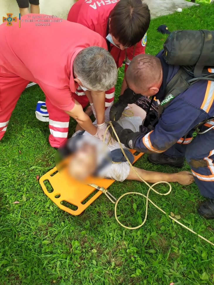 Померли мешканець Дубівців і франківець: поліція розслідує обставини смерті двох людей у колодязі