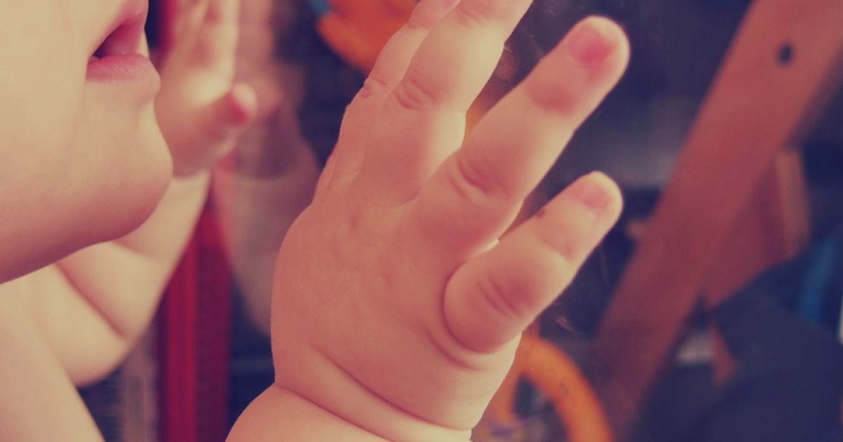 У Чернігівській області від опіків померла 2-річна дівчинка: батьки не викликали медиків