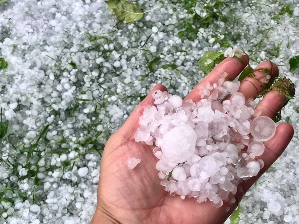 Івано-Франківщину засипало градом (ФОТО, ВІДЕО)