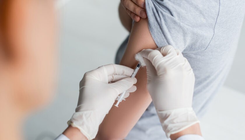 Примусові щеплення: у МОЗ розповіли про вакцинацію вчителів