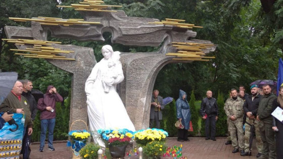 У Франківську урочистою ходою відкрили пам’ятник загиблим героям України (ФОТО)