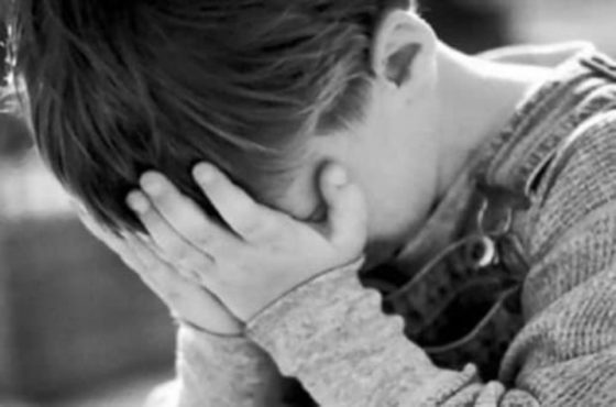 Відірвані губи, погризені вуха та сліди від гасіння цигарок: рятують закатованого 6-річного хлопчика – депутат