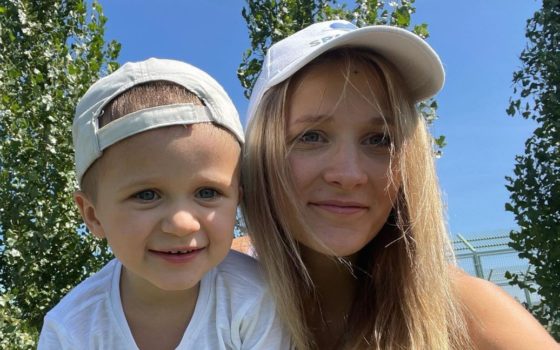 Чотири чоловіки затягували дитину, яка кричить і плаче, до машини: хрещена розповіла подробиці викрадення малюка під Києвом