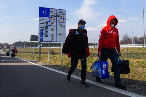 Прикарпатцям на замітку: заробітчанам закриють в’їзд на роботу до Польщі