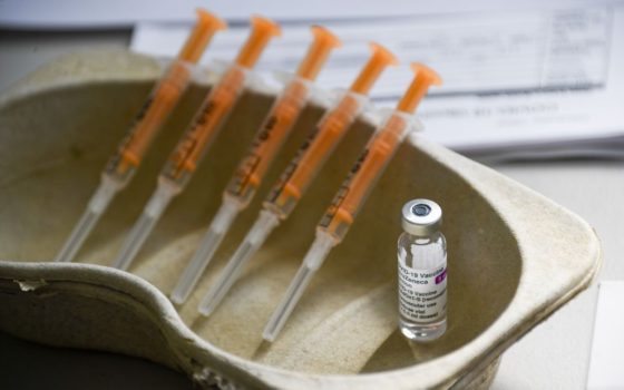 У Британії дозволили третю дозу вакцин Pfizer й AstraZeneca: кому робитимуть бустерні щеплення