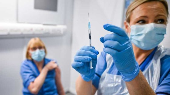 В Україні введуть обов’язкову вакцинацію освітян та чиновників, – Шмигаль