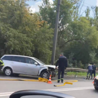 В Ямниці іноземець в’їхав у відбійник