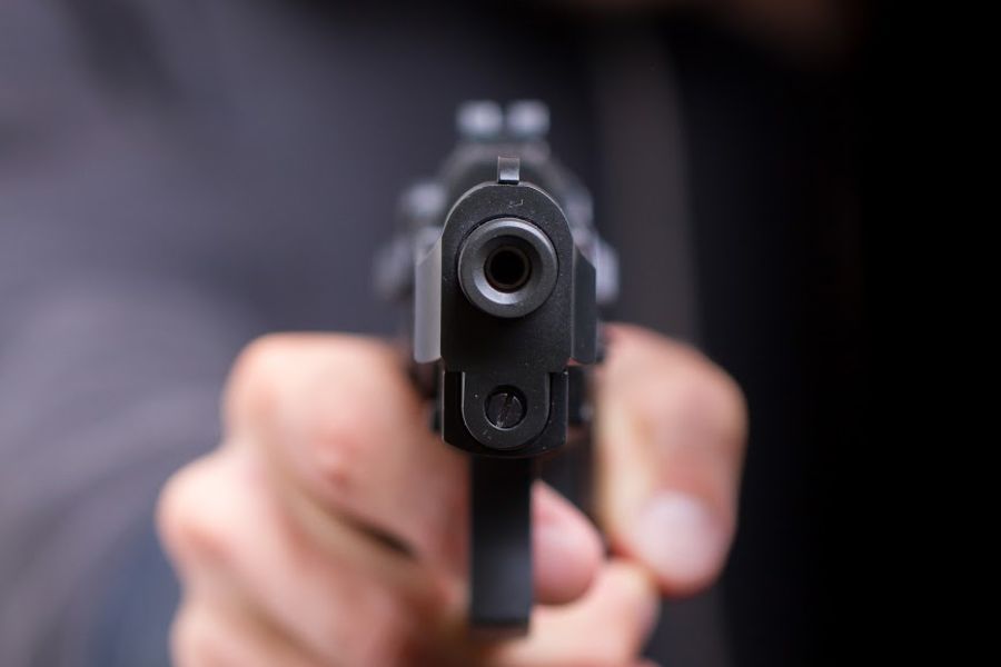 Вночі у Франківському дворі чоловік влаштував стрілянину. Відео